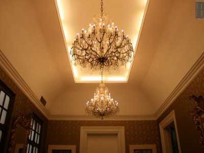 Un tempo dedicato al Duce, consiste in uno spazio illuminato da due sontuosi lampadari di cristallo che sovrastano un grande tavolo di legno centrale